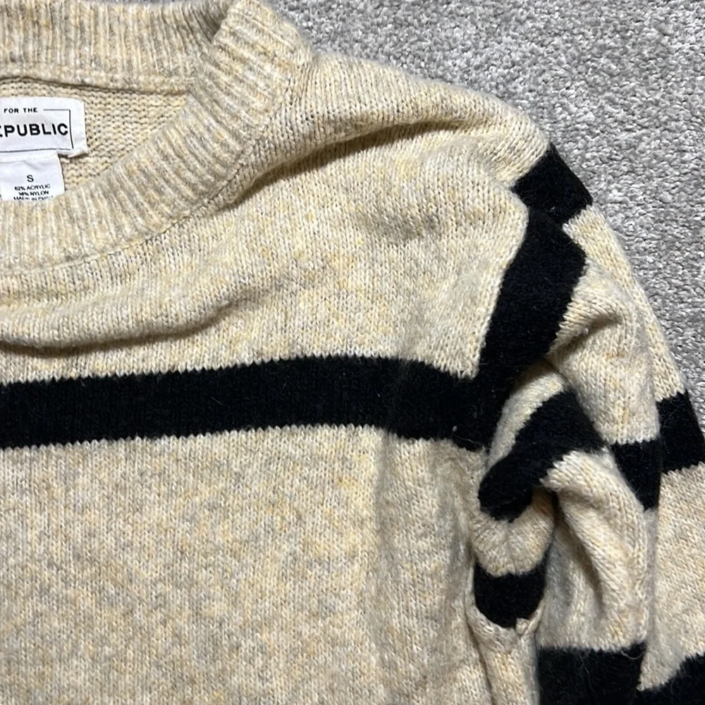 Sweater - Picture 4 of 4